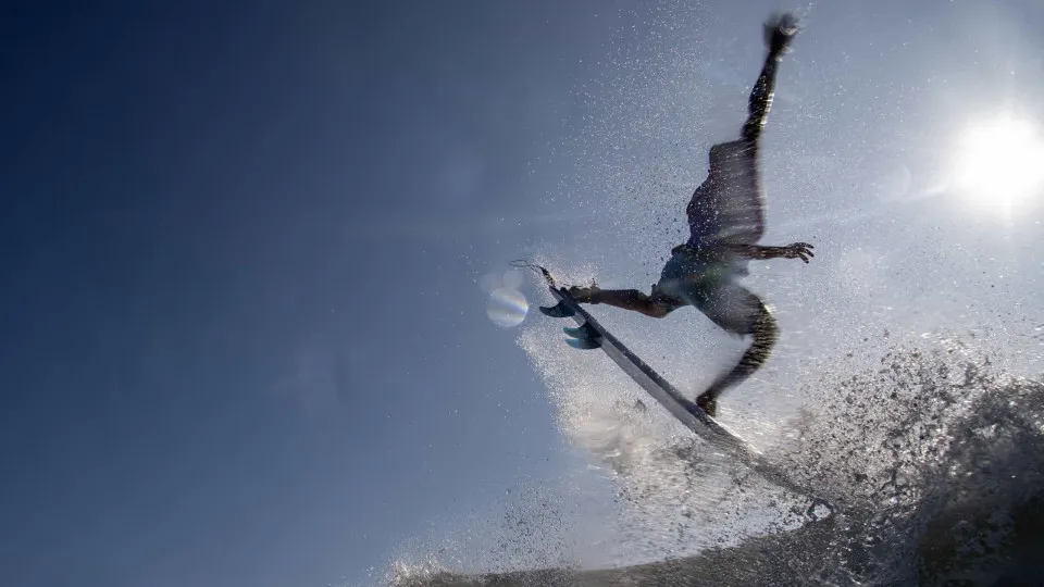 Italo começa 2025 'voando' e já está garantido no Mundial de Surfe em 2026