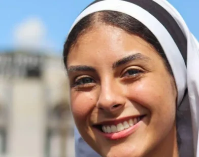 "Já fui miss": freira brasileira viraliza na internet devido à sua beleza