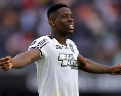 Jogador Luiz Henrique sofre ameaça e extorsão; mulher é presa