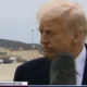 Jornalista atinge Trump com microfone na cara; vídeo