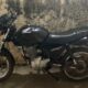 Jovem é preso por esconder moto furtada e adulterada no quintal de casa, em Brasília de Minas