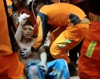 Jovem é resgatado com vida 5 dias após terremoto devastar Mianmar