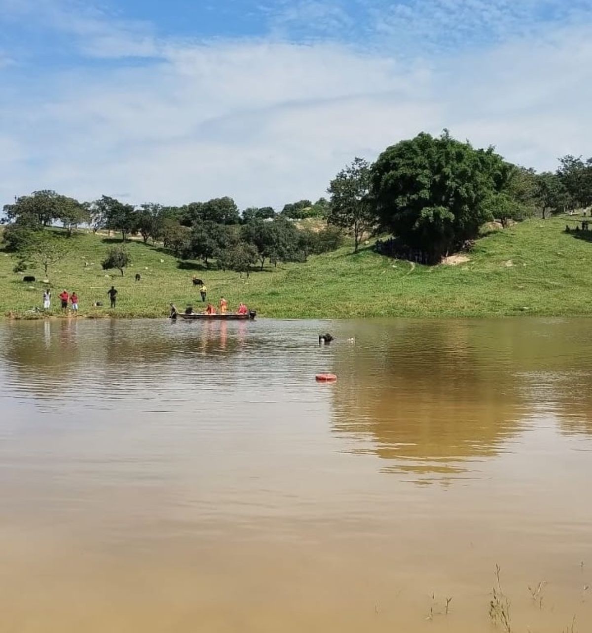 Jovem morre afogado em lago em Igaratinga
