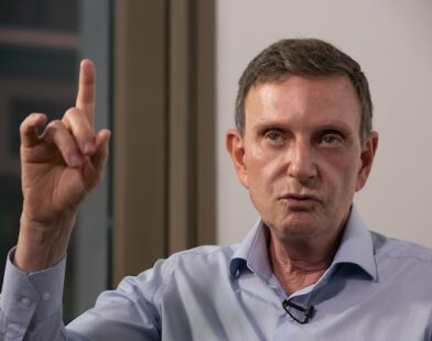 Justiça bloqueia R$ 200 mi de Crivella e gestores por atos na pandemia