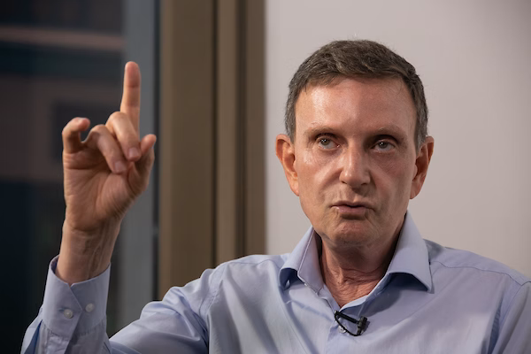 Justiça bloqueia R$ 200 mi de Crivella e gestores por atos na pandemia