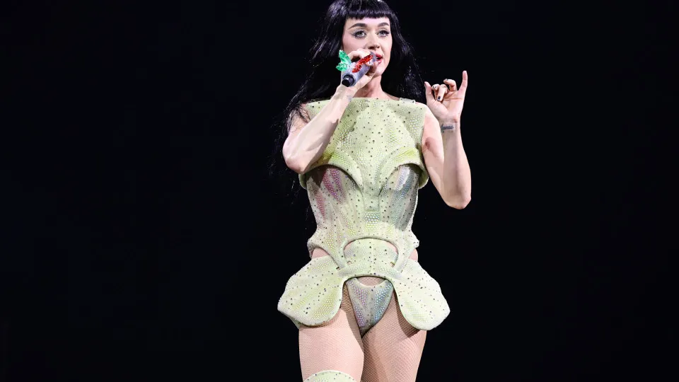 Katy Perry não sabe dançar? Cantora reage a críticas