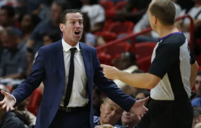 Kenny Atkinson é eleito treinador do ano na NBA