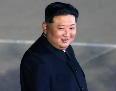 Kim Jong-un acompanha teste de míssil e reforça poder nuclear