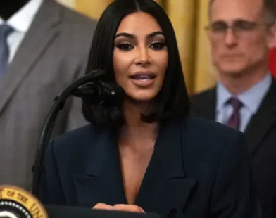 Kim Kardashian diz ter pensado que seria estuprada e morreria em assalto