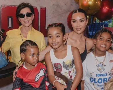 Kim Kardashian faz festa de super-heróis para filho mais novo, Psalm