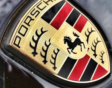 Ladrões levam 6 Porsches de estacionamento na Vila Olímpia, em SP