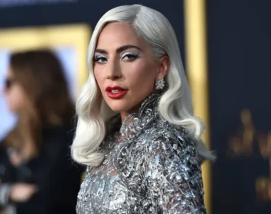 Lady Gaga aparece como Arlequina no primeiro trailer de 'Coringa 2', que estreia em outubro
