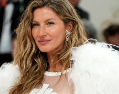 Livro de Gisele Bündchen alcança 2º lugar em lista de mais vendidos e top comemora
