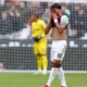 Lucas Paquetá chora em campo após receber cartão amarelo na Inglaterra
