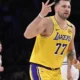 Luka Doncic faz 31 pontos e 'destrói' Denver sem Jokic e Murray