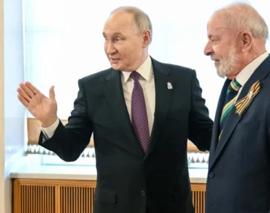 Lula defende relação do Brasil com a Rússia e critica tarifas dos EUA