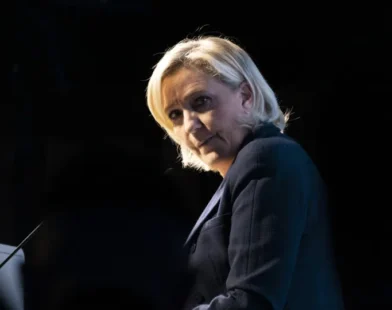 Marine Le Pen é considerada culpada por desviar fundos europeus