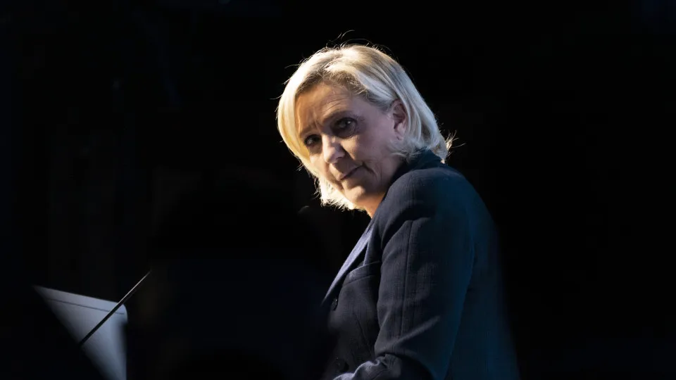 Marine Le Pen é considerada culpada por desviar fundos europeus