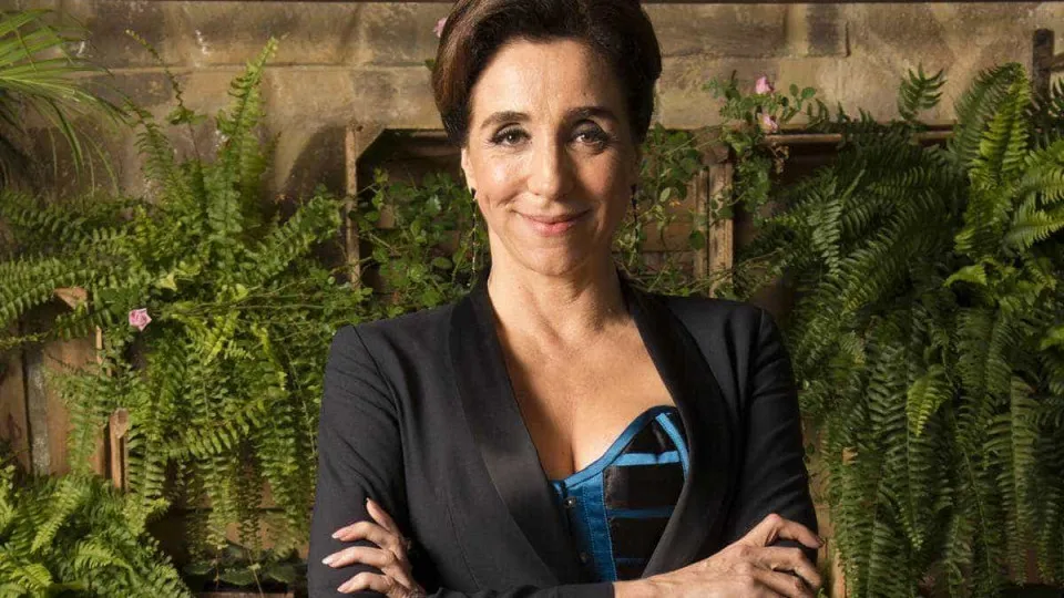 Marisa Orth fala sobre alcoolismo de forma leve em nova temporada de 'Bárbara' no teatro