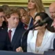 Mark Zuckerberg 'confere' decote de noiva de Jeff Bezos e vídeo viraliza