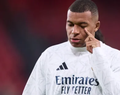 Mbappé chega a 40 gols na 1ª temporada pelo Real e só fica atrás de Ronaldo
