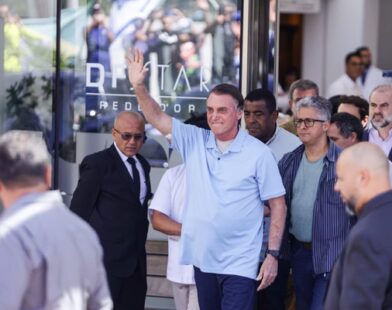 Médicos de Bolsonaro recomendam que ele não vá a ato pela anistia