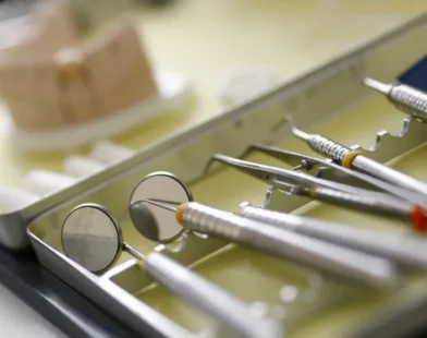 Menina de nove anos morre após intervenção cirúrgica em dentista nos EUA