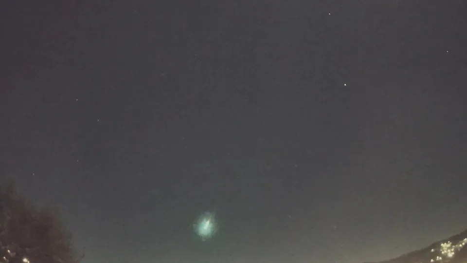 Meteoro ilumina o céu de Braga durante o pico da chuva de Gemínidas; veja