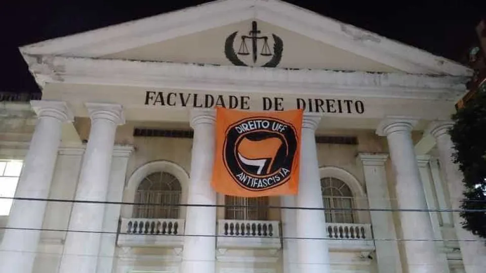 Militantes de direita são agredidos e expulsos de campus de universidade no Rio