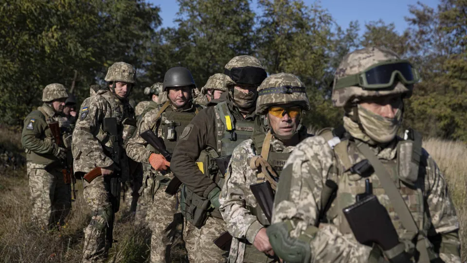 Militares no front na Ucrânia são céticos sobre negociações de paz com a Rússia