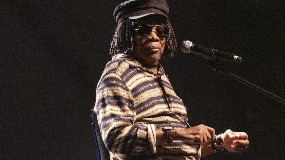 Milton Nascimento lança música que tem Paul Simon cantando em português