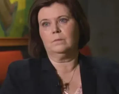 Ministra da Islândia renuncia após revelar ter tido bebê com adolescente 