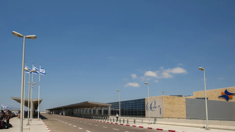 Míssil lançado do Iêmen cai perto de aeroporto em Israel