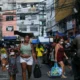 Moradores relatam tiroteio e falta de luz em operação policial na Rocinha (RJ)