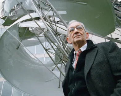 Morre Frank Stella, artista percursor do minimalismo nos EUA, aos 87