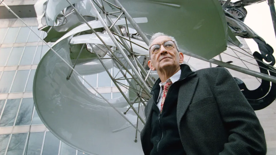 Morre Frank Stella, artista percursor do minimalismo nos EUA, aos 87