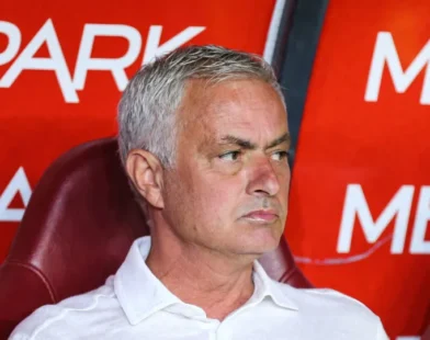 Mourinho leva goleada de time da zona de rebaixamento na Turquia