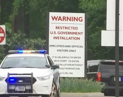 Mulher é alvejada após disparos junto à sede da CIA nos EUA