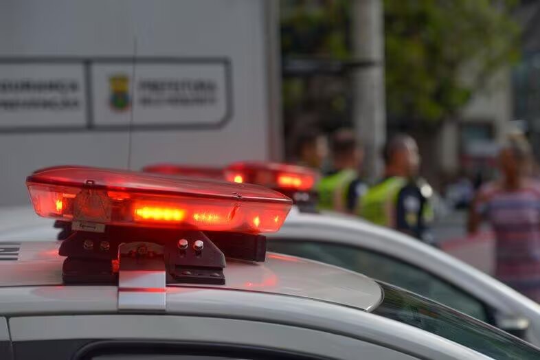 Mulher é presa após esfaquear marido em Capitão Eneás