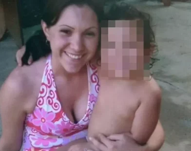 Mulher é presa por envenenar familiares com bolo de Natal; três morreram