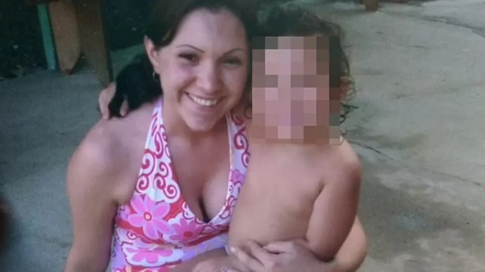 Mulher é presa por envenenar familiares com bolo de Natal; três morreram