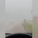 Mulher é surpreendida por tornado enquanto dirigia na Flórida