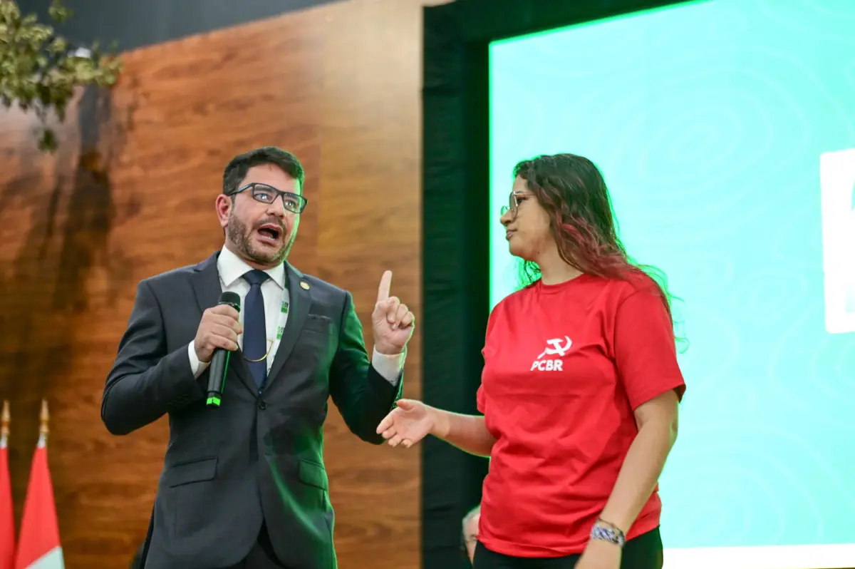Mulher sobe no palco e interrompe governador no GCF: “diálogo está aberto”, diz Gladson | ac24horas