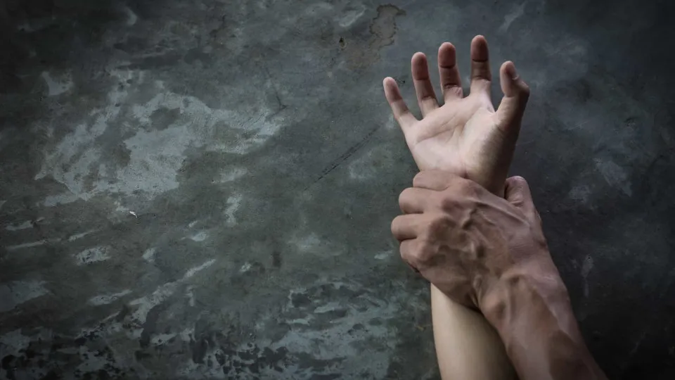 Mulheres vítimas de violência recebem acolhimento especial nas salas lilás do Rio