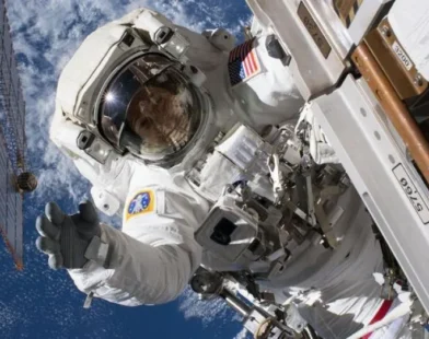 NASA retomará passeios espaciais após solução de vazamento em trajes