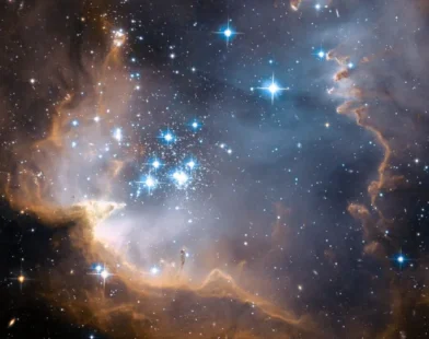 Nasa compara imagens dos telescópios Webb e Hubble do aglomerado NGC 602