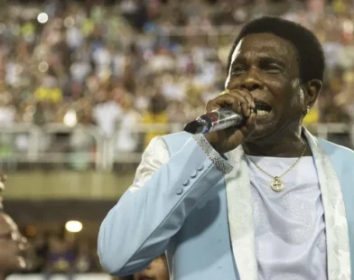 Neguinho da Beija-Flor adianta detalhes sobre escolha de sucessor no Carnaval 2026