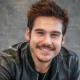 Nicolas Prattes faz pix de R$ 1.300 para pedinte no semáforo
