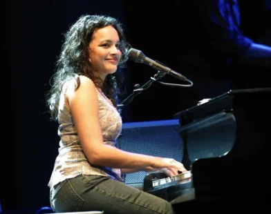 Norah Jones volta ao Brasil e apresenta o disco 'Visions' em show no Popload em SP