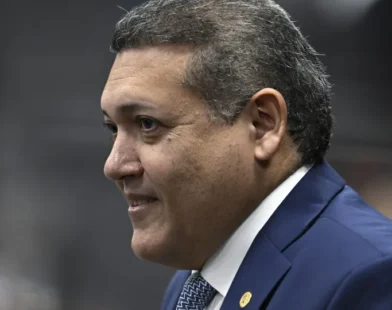Nunes Marques suspende decisão do TRE que afastou prefeito de Barueri